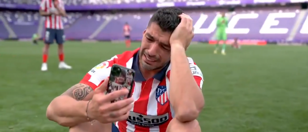 Emoción y bronca contenida: así lloró Luis Suárez