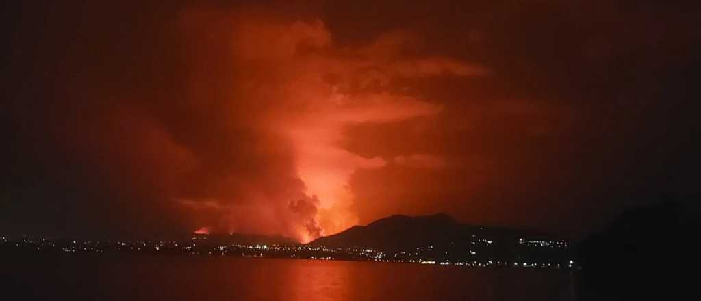 Impactante: así entró en erupción un volcán en el Congo