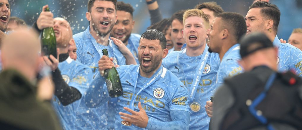 Agüero metió doblete y se va del City con un récord en la Premier League