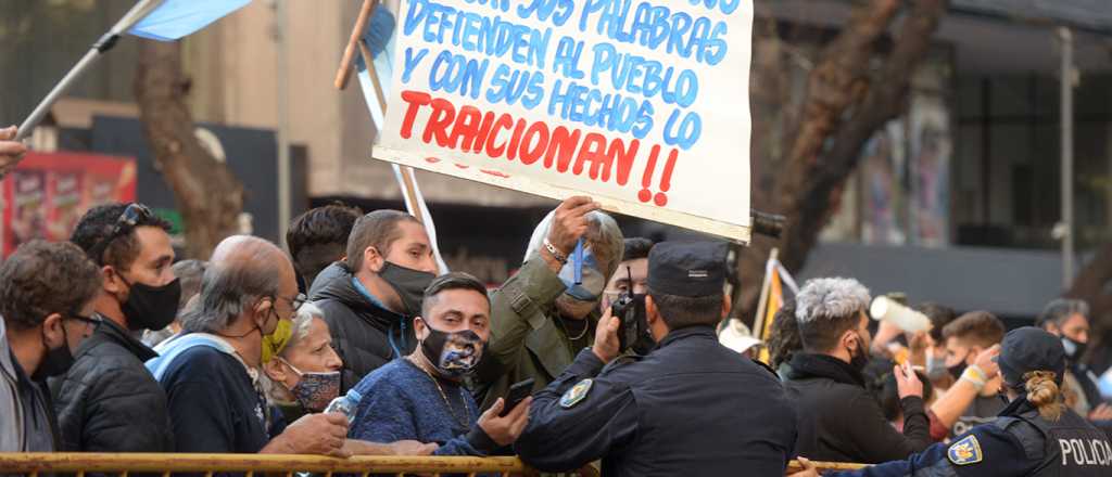 Convocan a una marcha en el Obelisco tras el escándalo por el cumple VIP