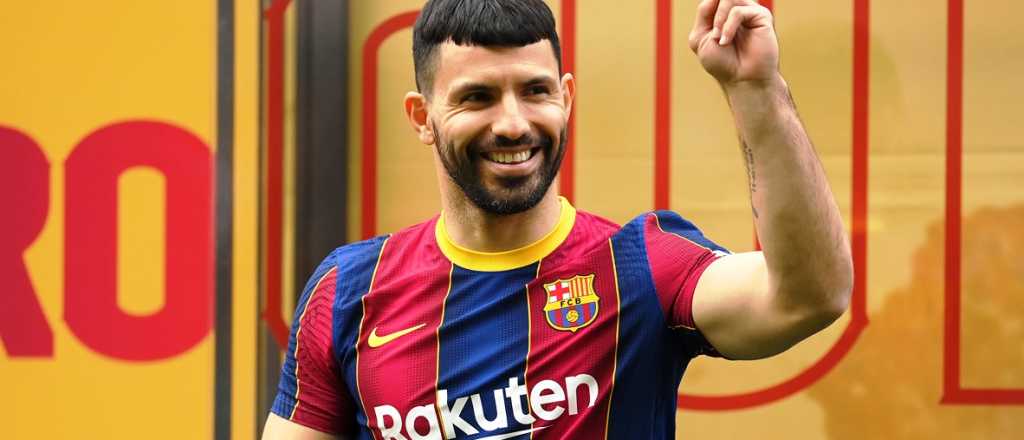 Videos: así presentaron al Kun Agüero en Barcelona