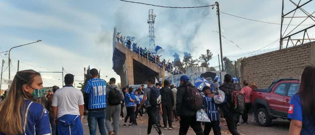 Los hinchas de Godoy Cruz coparon "de prepo" el Gambarte