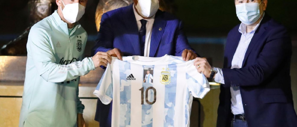 Así es la camiseta de la Selección en homenaje a Maradona