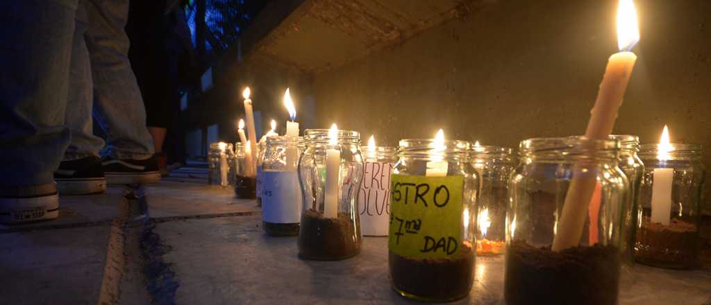 Padres de los colegios de la UNCuyo harán una vigilia cansados del paro