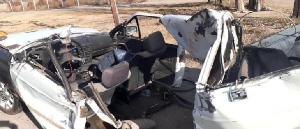 Impresionante choque entre un auto y un camión en Tunuyán