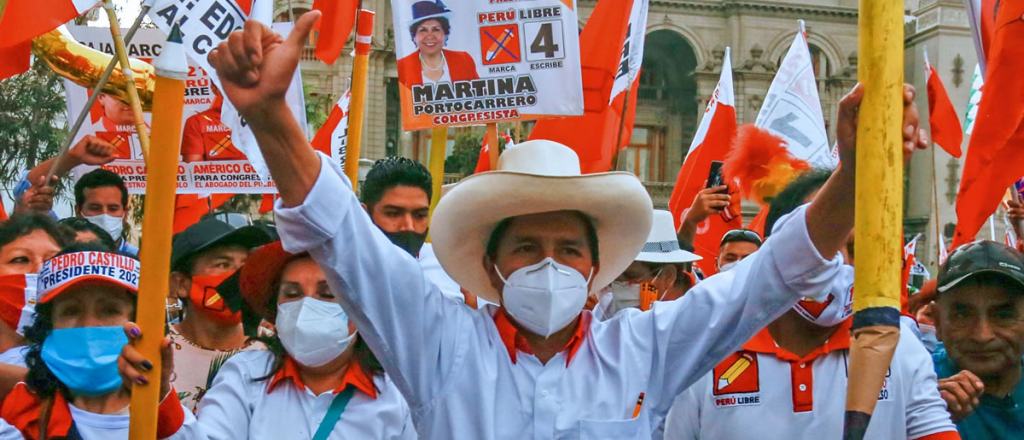 Alberto felicitó a Castillo como presidente de Perú, antes de ser confirmado