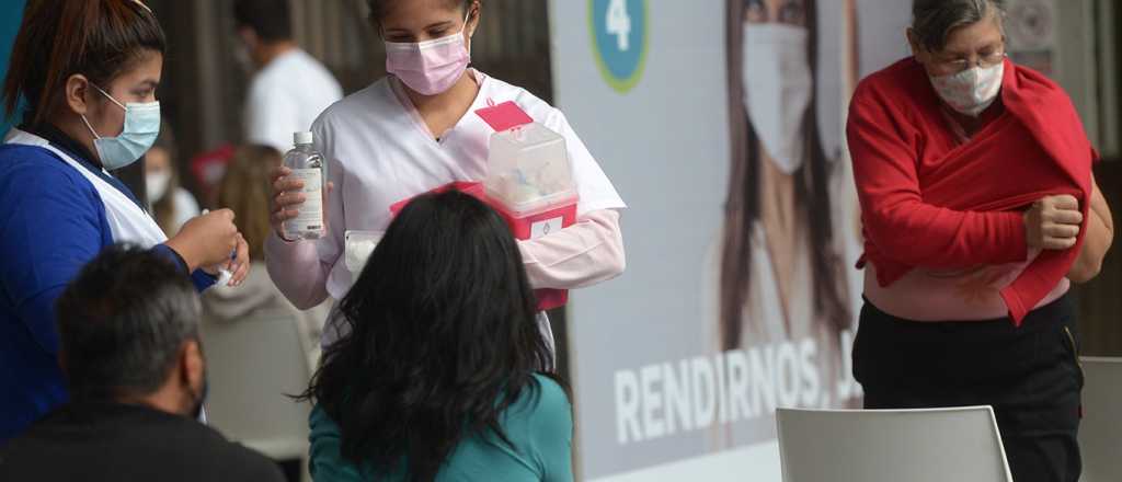 Anuncian cambios de horario para los docentes que se vacunan este sábado