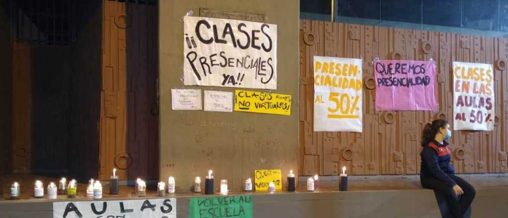 Vigilia por la vuelta a las clases presenciales en los colegios de la UNCuyo