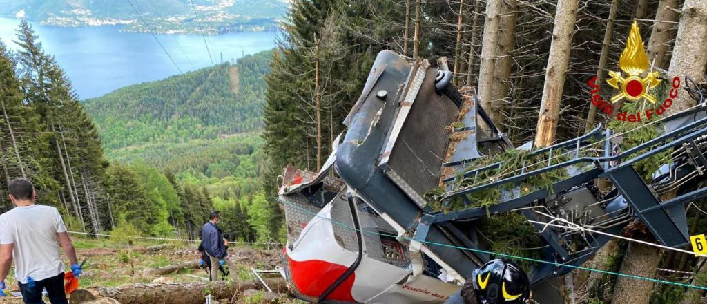 Video: así fue la caída del teleférico en Italia que dejó 14 muertos