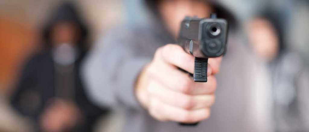 Video: mató a un ladrón que quiso robarle el auto y se fue al trabajo