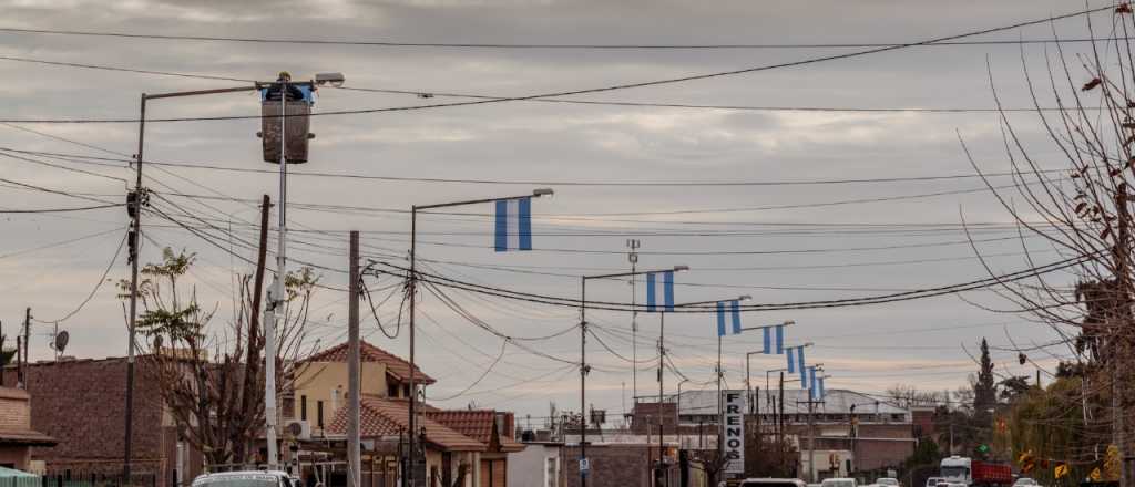 Maipú y vecinos embanderaron el Carril Urquiza