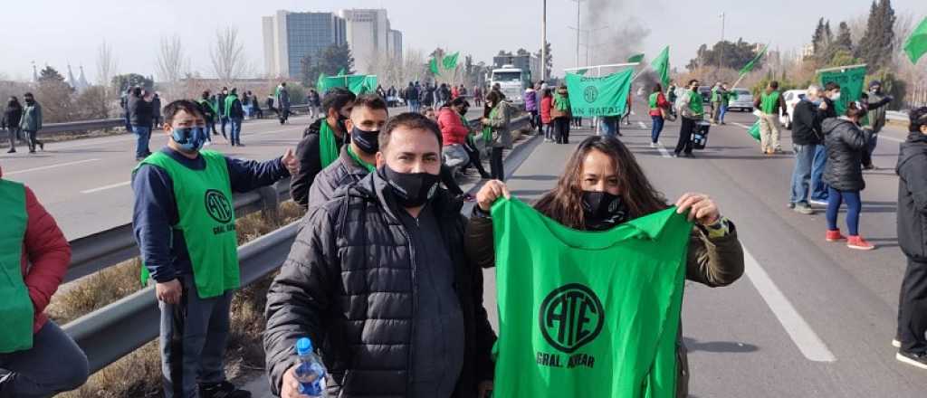 Video: hubo caos en el Acceso Este por la marcha de ATE