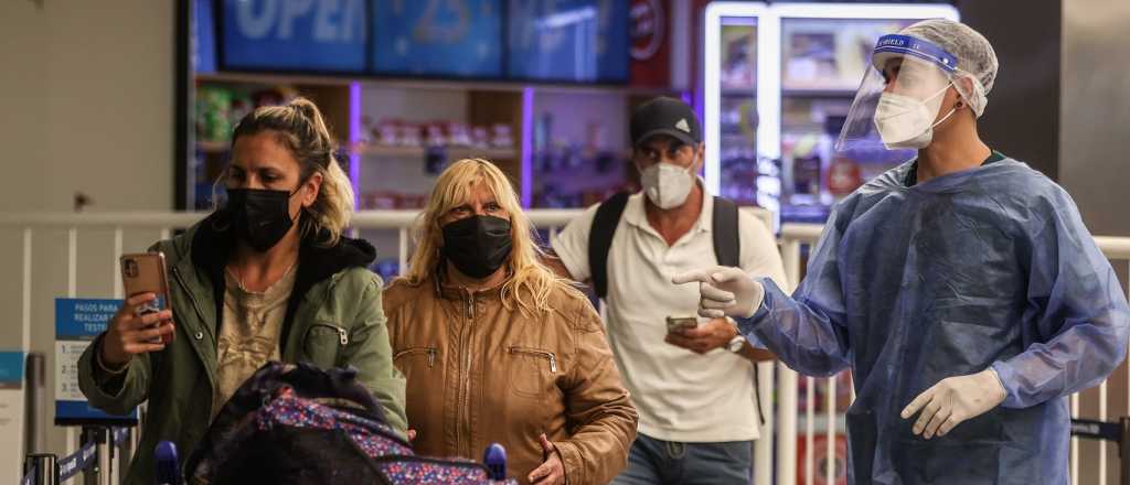 Podrían regresar más argentinos "varados", pero el cupo seguirá restringido