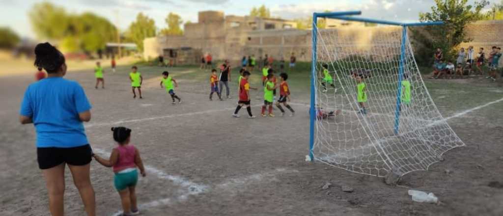 San Martín restauró dos potreros en Palmira e hizo canchas de fútbol