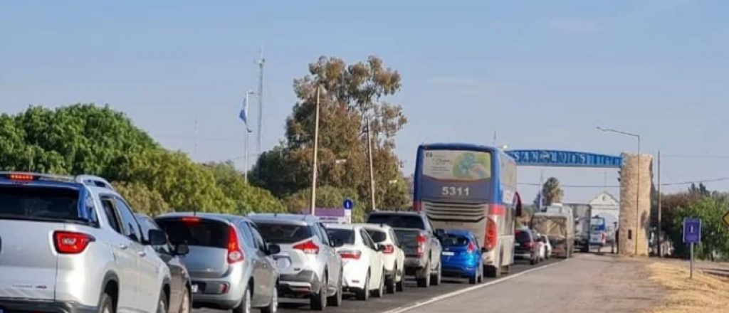 Demoras para cruzar Desaguadero por la búsqueda de Guadalupe