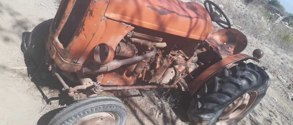 Murió al caer a un zanjón con su tractor en una finca de Guaymallén