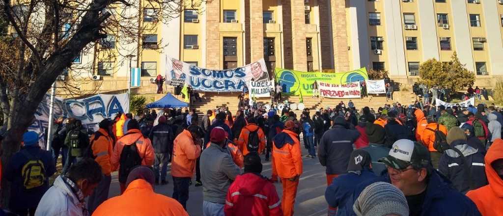 La UOCRA marchó a favor de Portezuelo del Viento