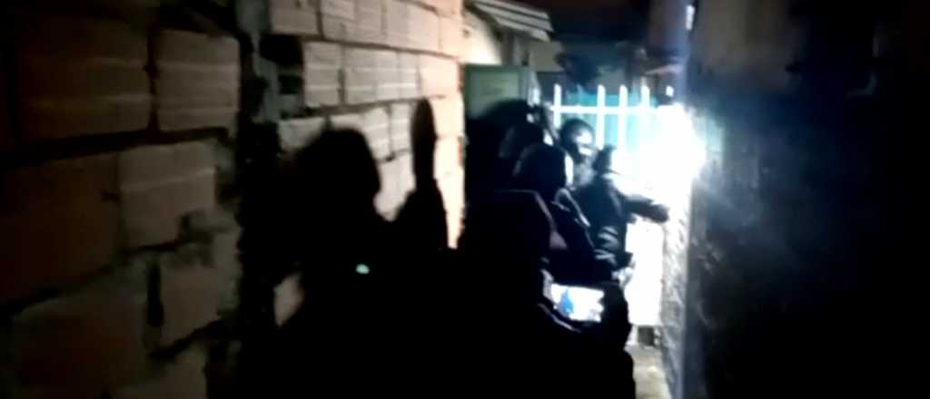 Videos: tres motochorros detenidos por dejar en coma a un remisero