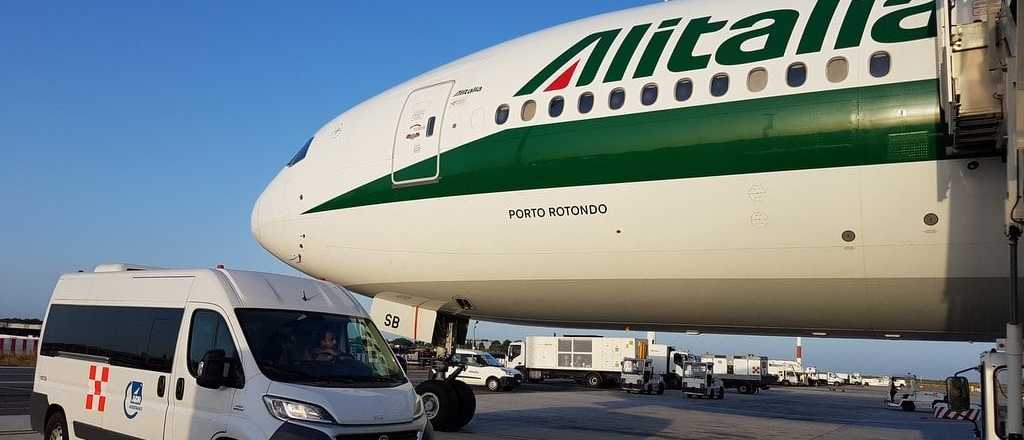 Alitalia deja de existir y ya tiene sucesora