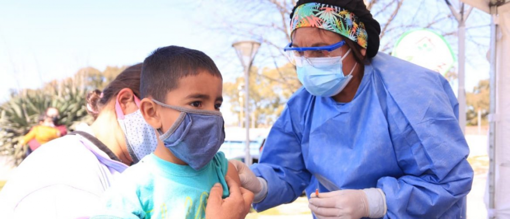 Pediatras de Argentina piden más evidencia para vacunar a niños