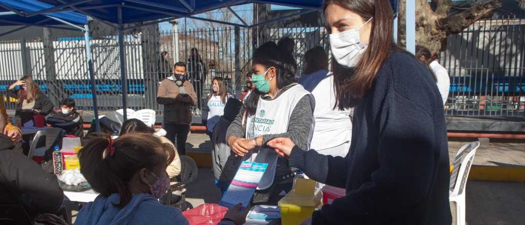 El 65% de los mayores de 18 años en Argentina tiene al menos una dosis