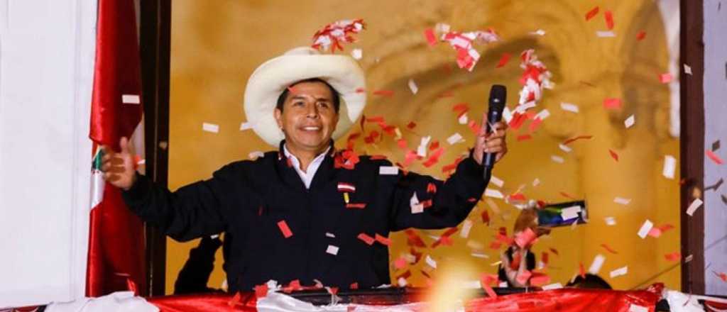 Pedro Castillo fue proclamado presidente electo de Perú