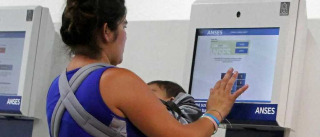 Planes sociales crecieron más de 600% en 20 años: destinan $2 billones