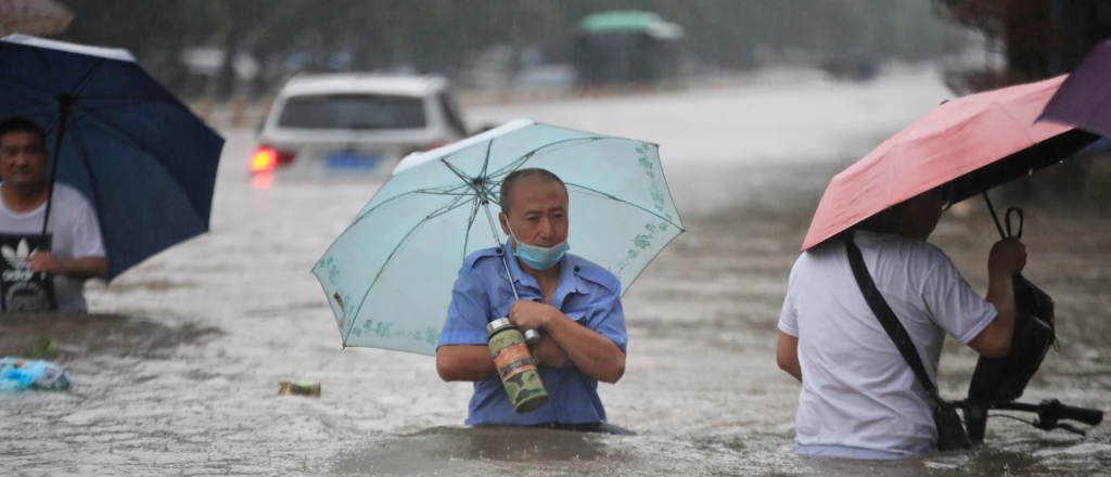 Video: las imágenes de la terrible inundación en China