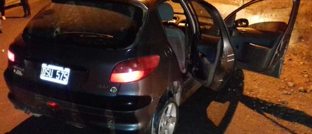 Tres ladrones vestidos de policias asaltaron una casa en Maipú