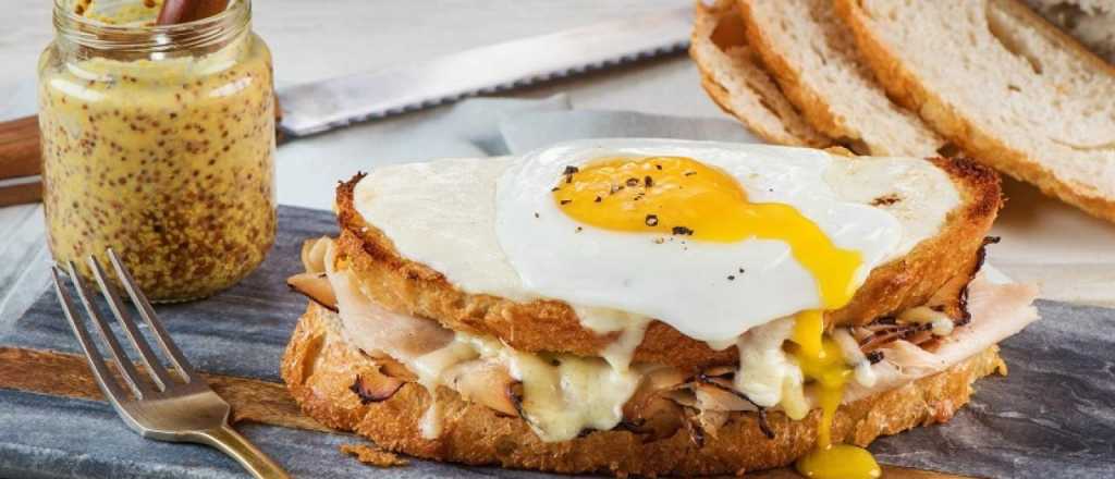 Cómo se prepara el exquisito sándwich croque madame