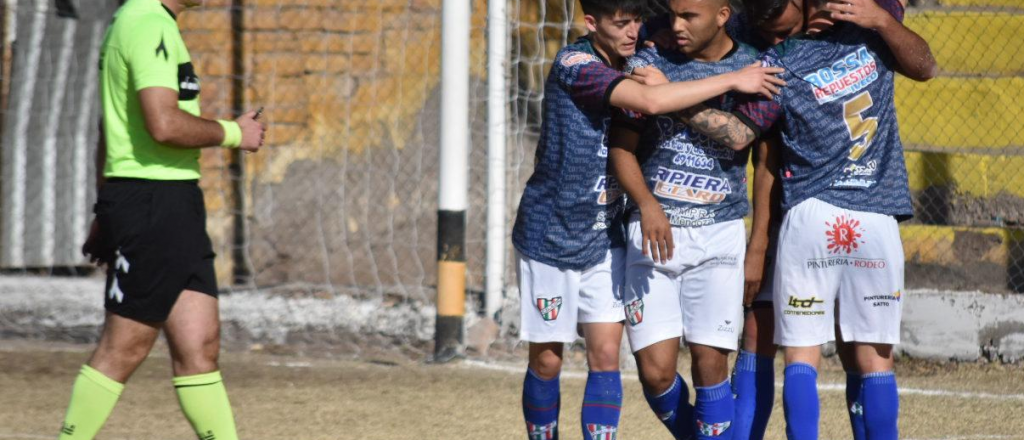 Video: volvió el público al fútbol mendocino y también los incidentes