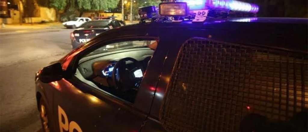 Charlaban en el auto y fueron asaltados en la Sexta Sección, Ciudad