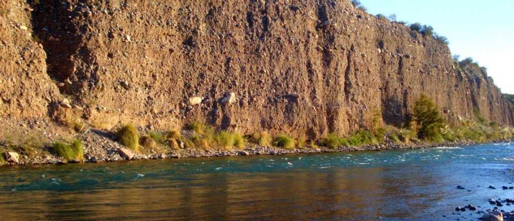 Buscan a otro joven que fue arrastrado por el Río Mendoza