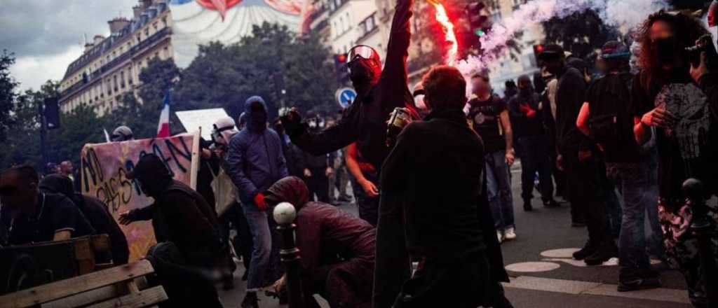 Detenidos en Francia por protestar contra el certificado de vacunación