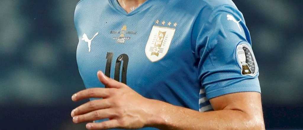 La FIFA le pidió a Uruguay que saque dos estrellas de su escudo