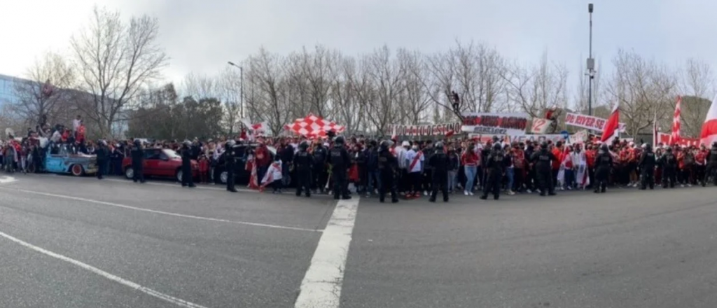 Videos: impresionante banderazo de los hinchas de River