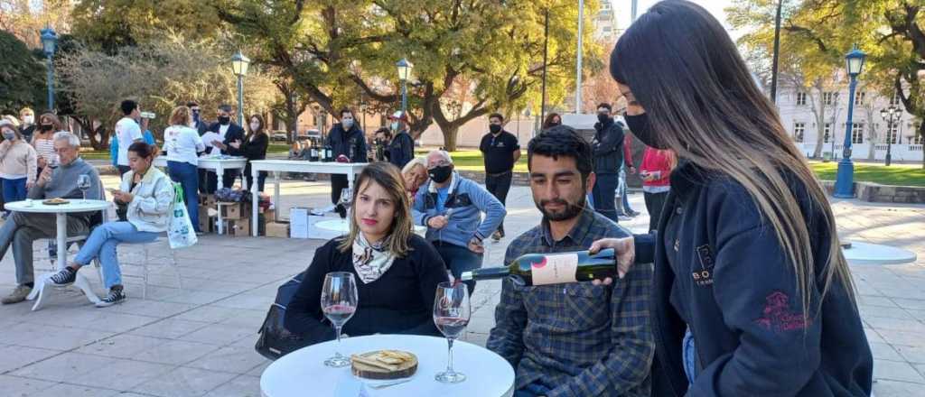 San Martín promocionó el bonarda en la Plaza Independencia