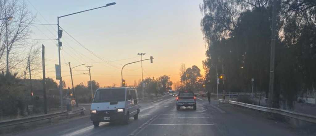 Quejas por el semáforo de la rotonda de Ruta Panamericana