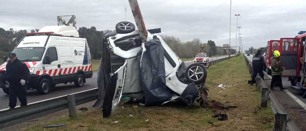 Cuatro muertos al estrellarse contra un poste en Buenos Aires