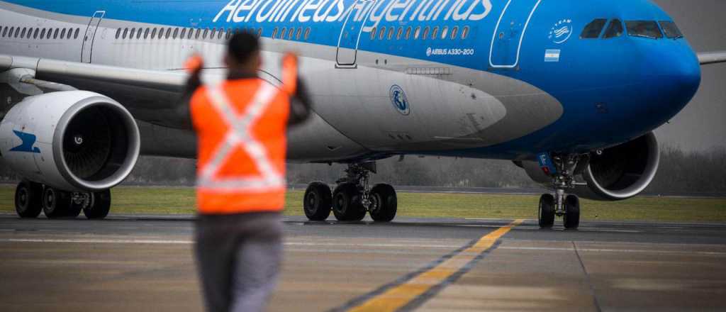 Un avión de Aerolíneas aterrizó de emergencia por una amenaza de bomba