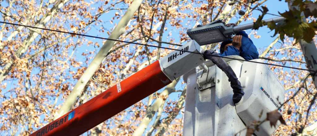 San Rafael comenzó la renovación de luces led en el Centro