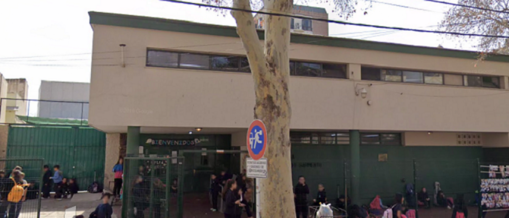 Aislan a tres grados de la escuela Sarmiento, de Ciudad, por casos de Covid