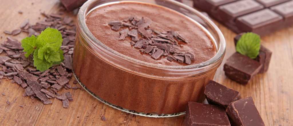 Riquísimo mousse de chocolate y ron, con solo 3 ingredientes