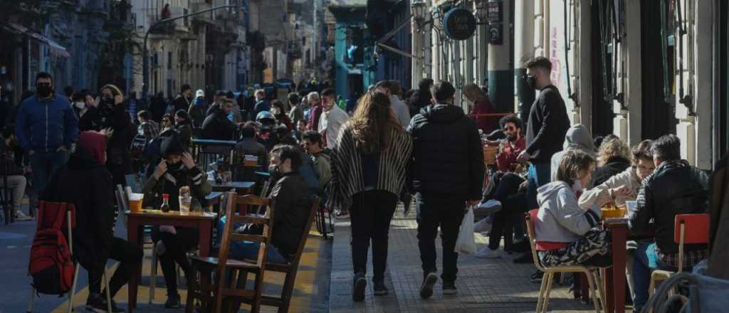 Casi 3 mil contagios y 135 muertos este domingo en la Argentina