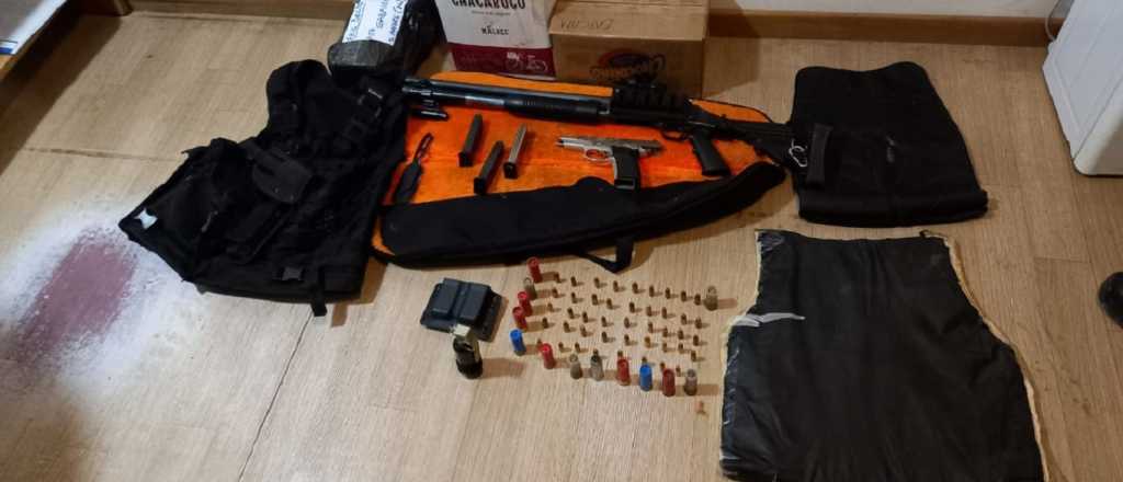 Dos detenidos en Desaguadero con armas, una granada y $2 millones