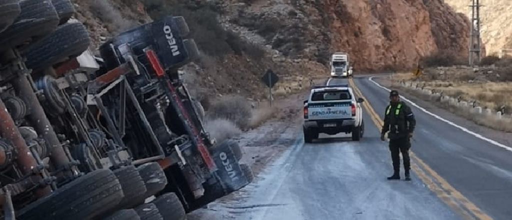 Dos heridos por el choque de camiones en uno de los túneles de la Ruta 7