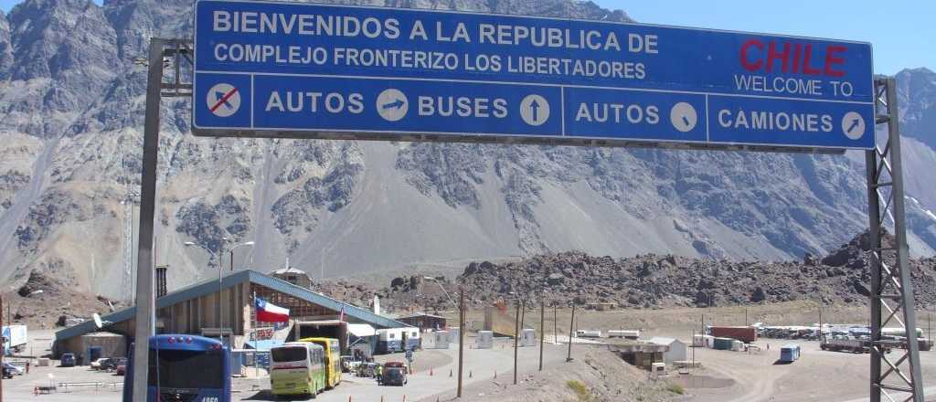 Chile seguirá con la frontera terrestre cerrada por un mes más