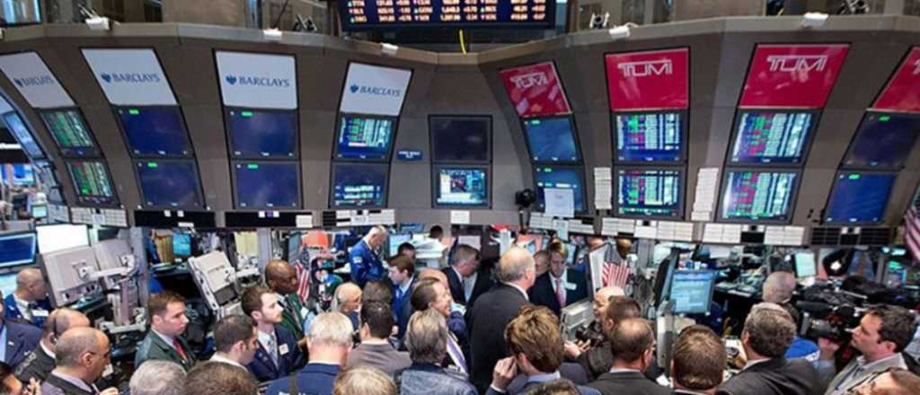 Fuerte caída en Wall Street afecta a acciones y bonos argentinos