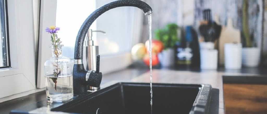 Corte de agua en Godoy Cruz por rotura de un caño maestro