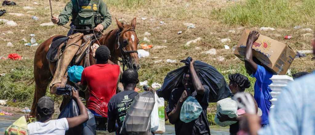 Imágenes que muestran el trato de guardias de EEUU con los haitianos